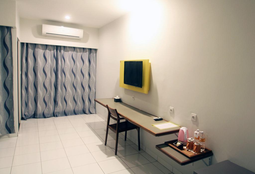 Hotel Koening Cirebon Phòng bức ảnh