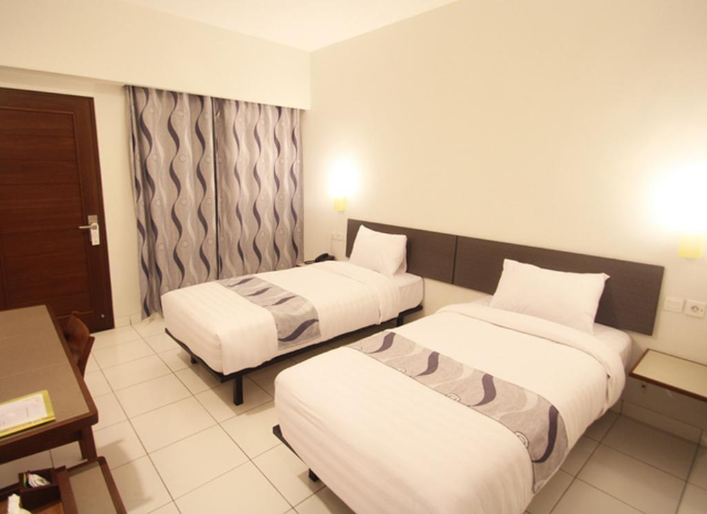 Hotel Koening Cirebon Phòng bức ảnh